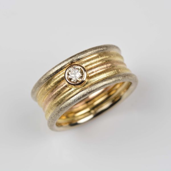 18ct red, yellow and white gold ring with champagne diamond