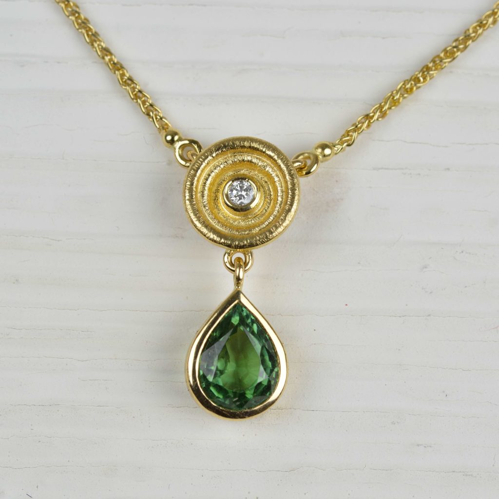 18ct gold pendant with tourmaline and diamond