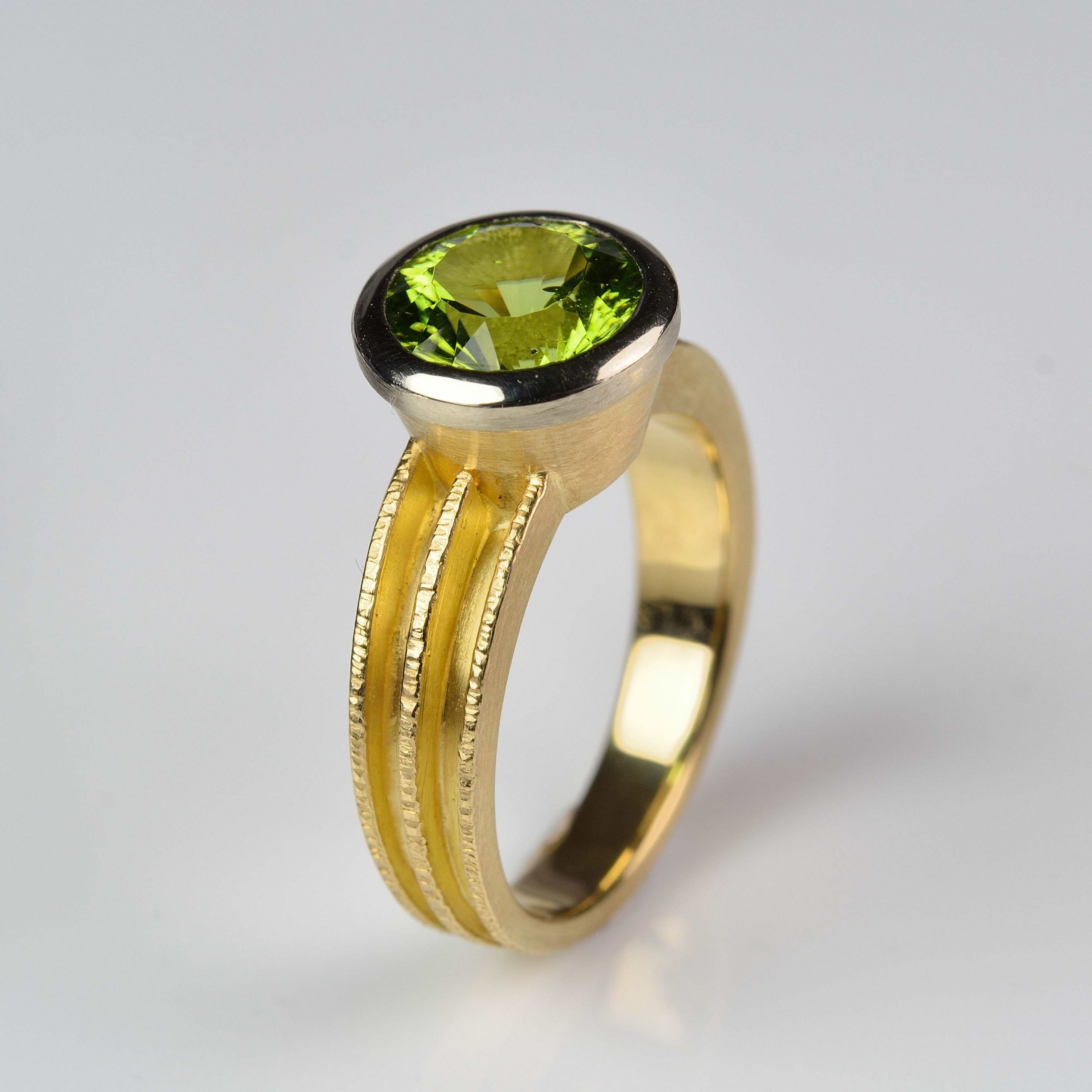 18ct yellow and white gold ring with peridot