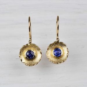 18ct gold earrings with sapphire