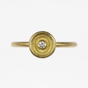 18ct gold ring with diamond
