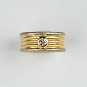 18ct red, yellow and white gold ring with champagne diamond