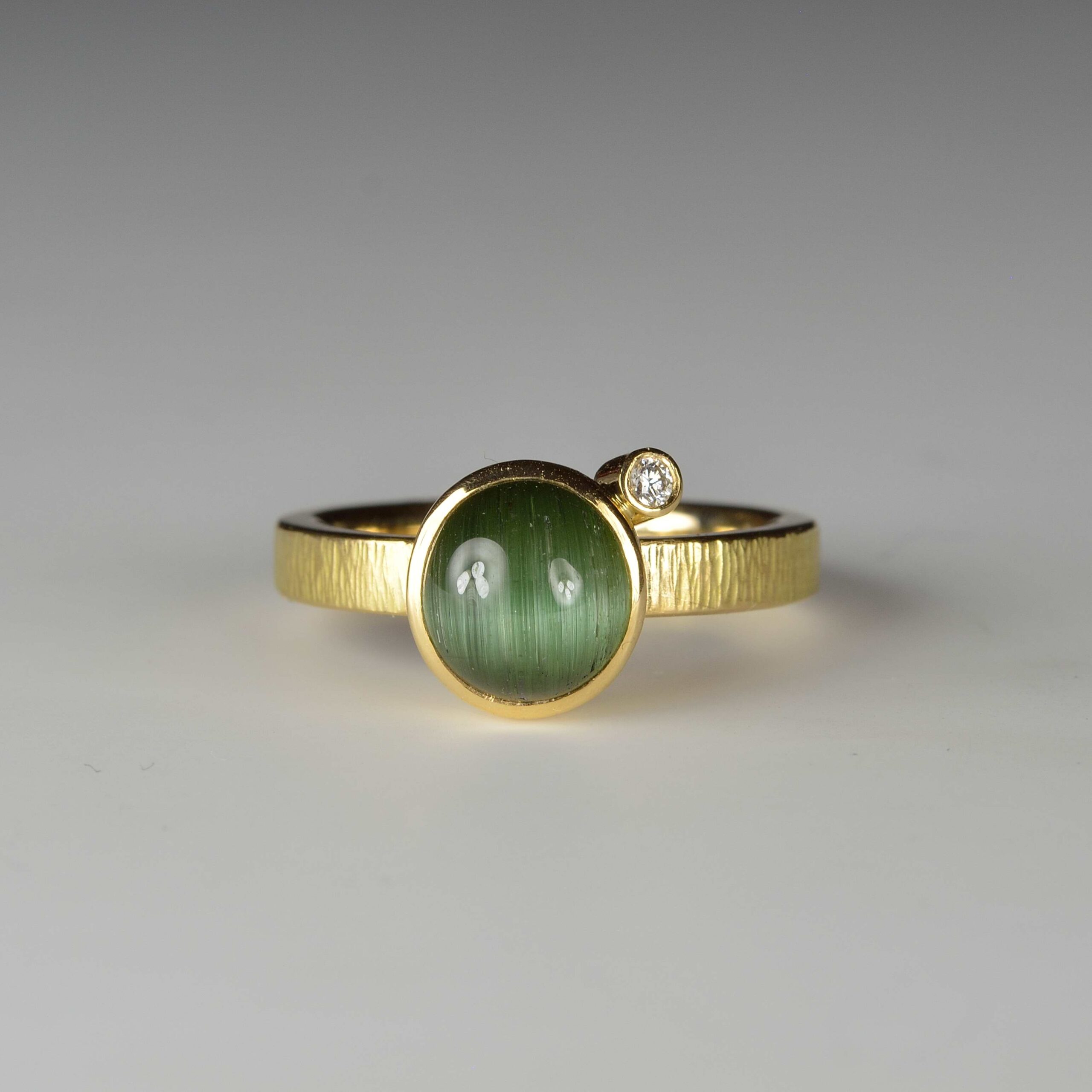 18ct gold cat's eye tourmaline and diamond ring