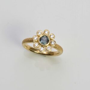 18ct gold teal sapphire and diamond ring